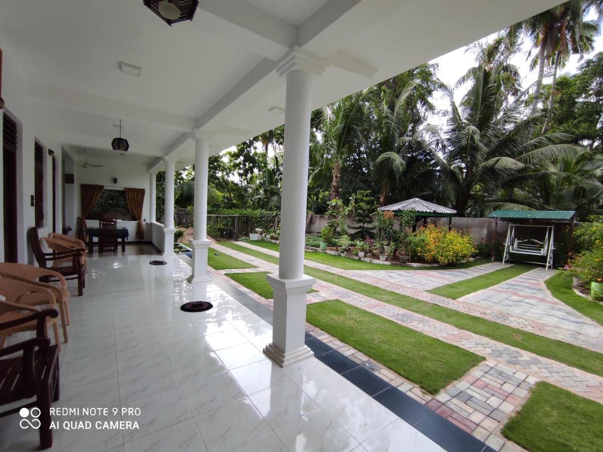 Geethani Tourist Home Polonnaruwa Eksteriør billede