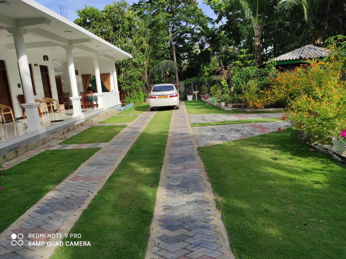 Geethani Tourist Home Polonnaruwa Eksteriør billede