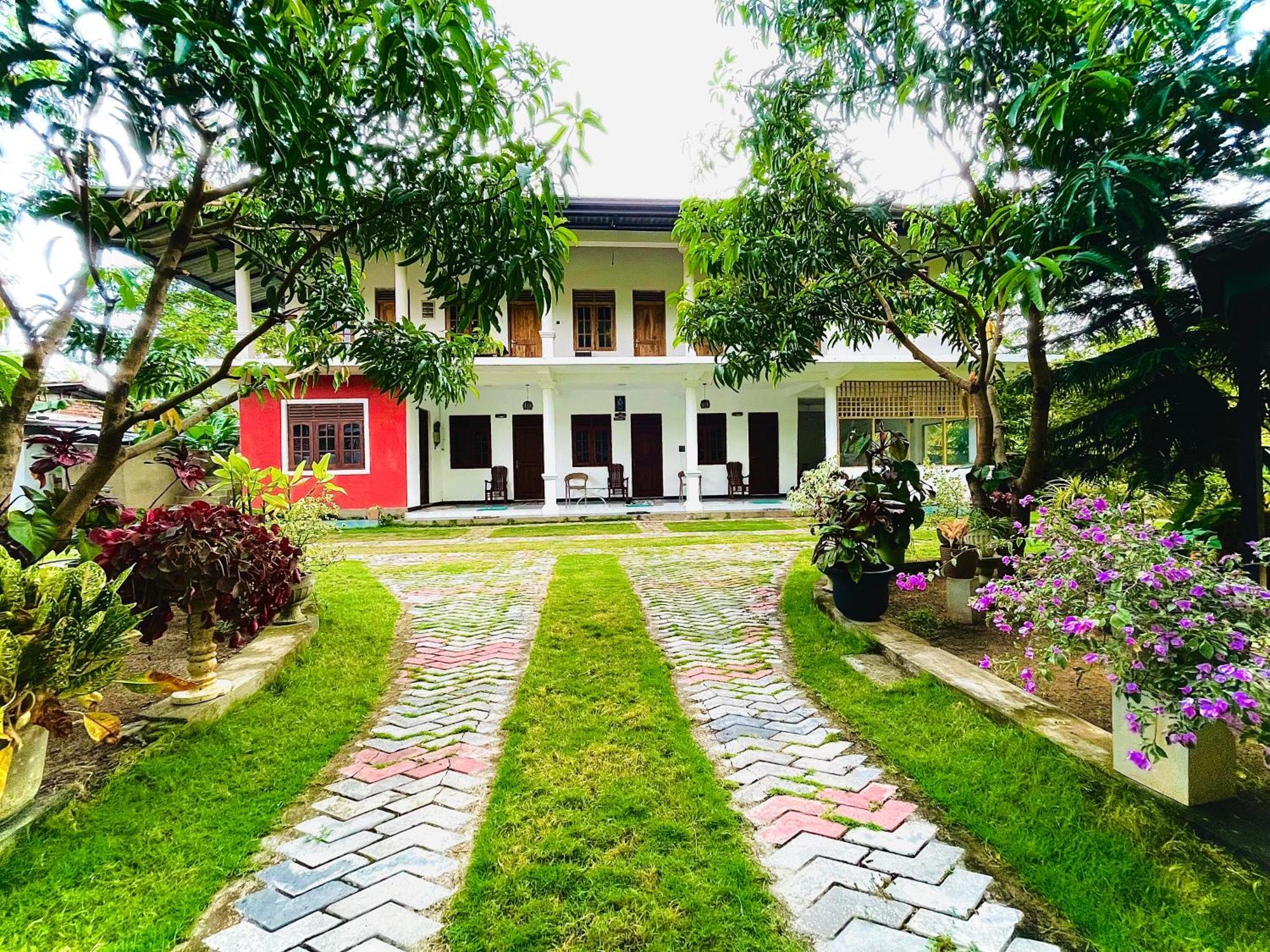 Geethani Tourist Home Polonnaruwa Eksteriør billede