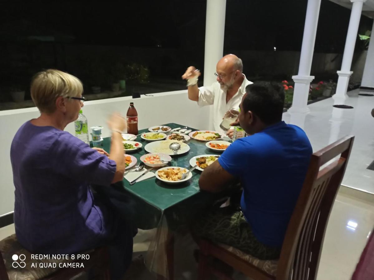 Geethani Tourist Home Polonnaruwa Eksteriør billede