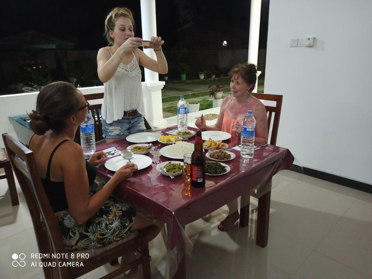 Geethani Tourist Home Polonnaruwa Eksteriør billede