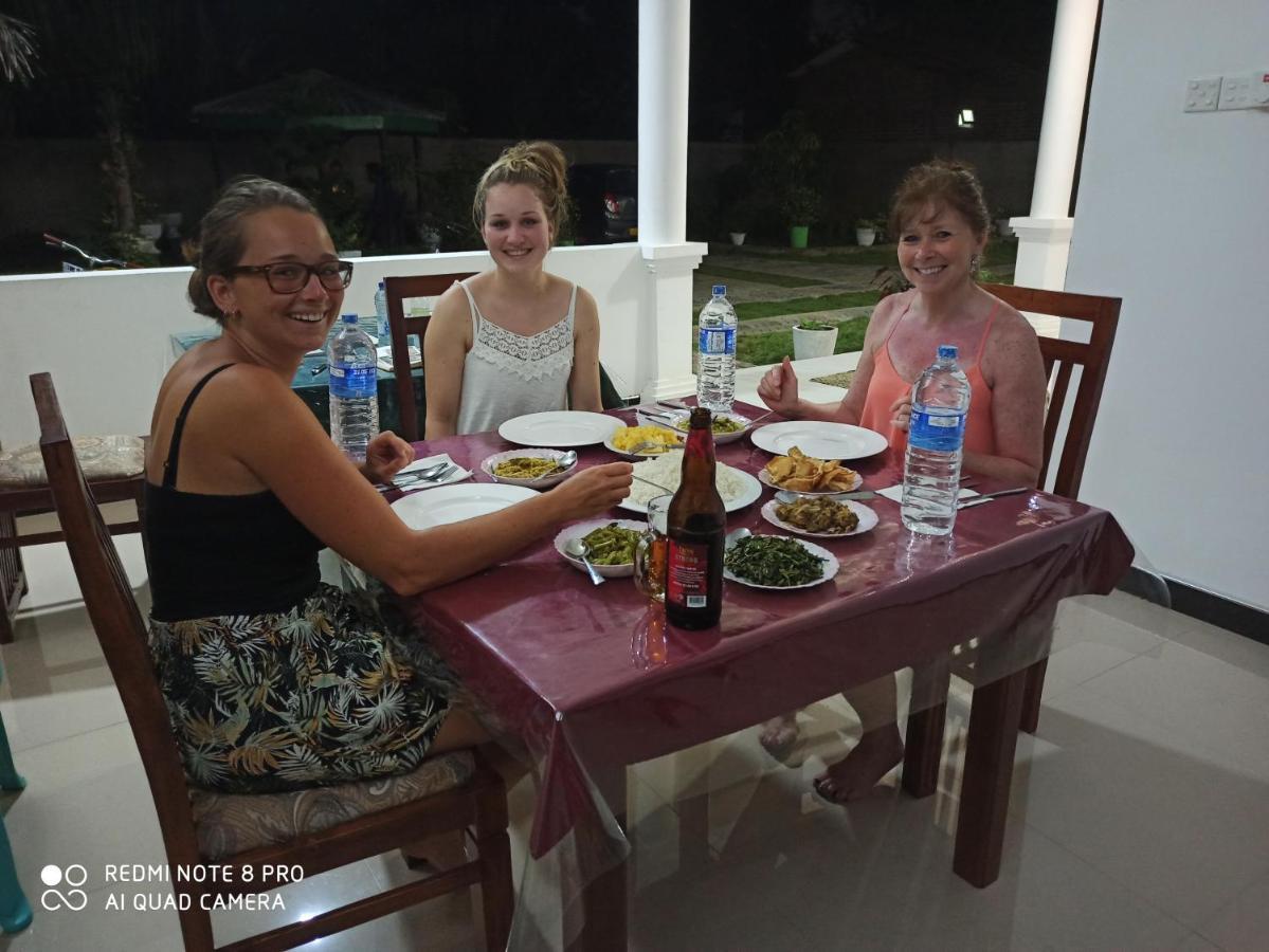 Geethani Tourist Home Polonnaruwa Eksteriør billede